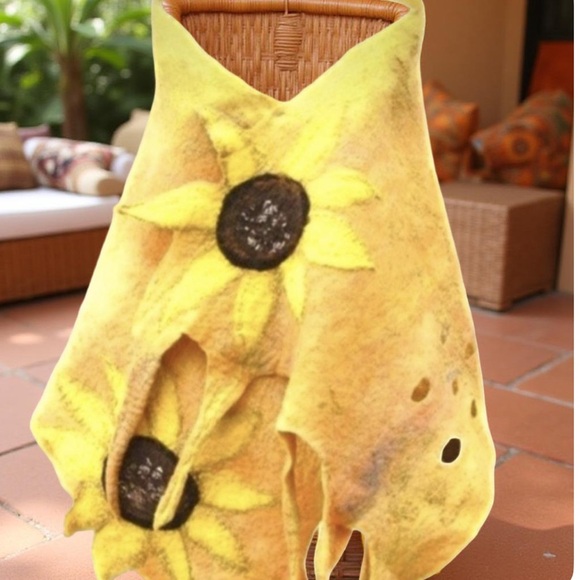 Wool shawl, Sunflower shawl, Wool Shawl, Wool Wrap, Wearable art, OOAK - Picture 8 of 12